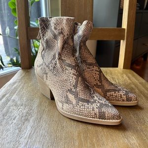 dolce vita snakeskin shanta bootie size 7